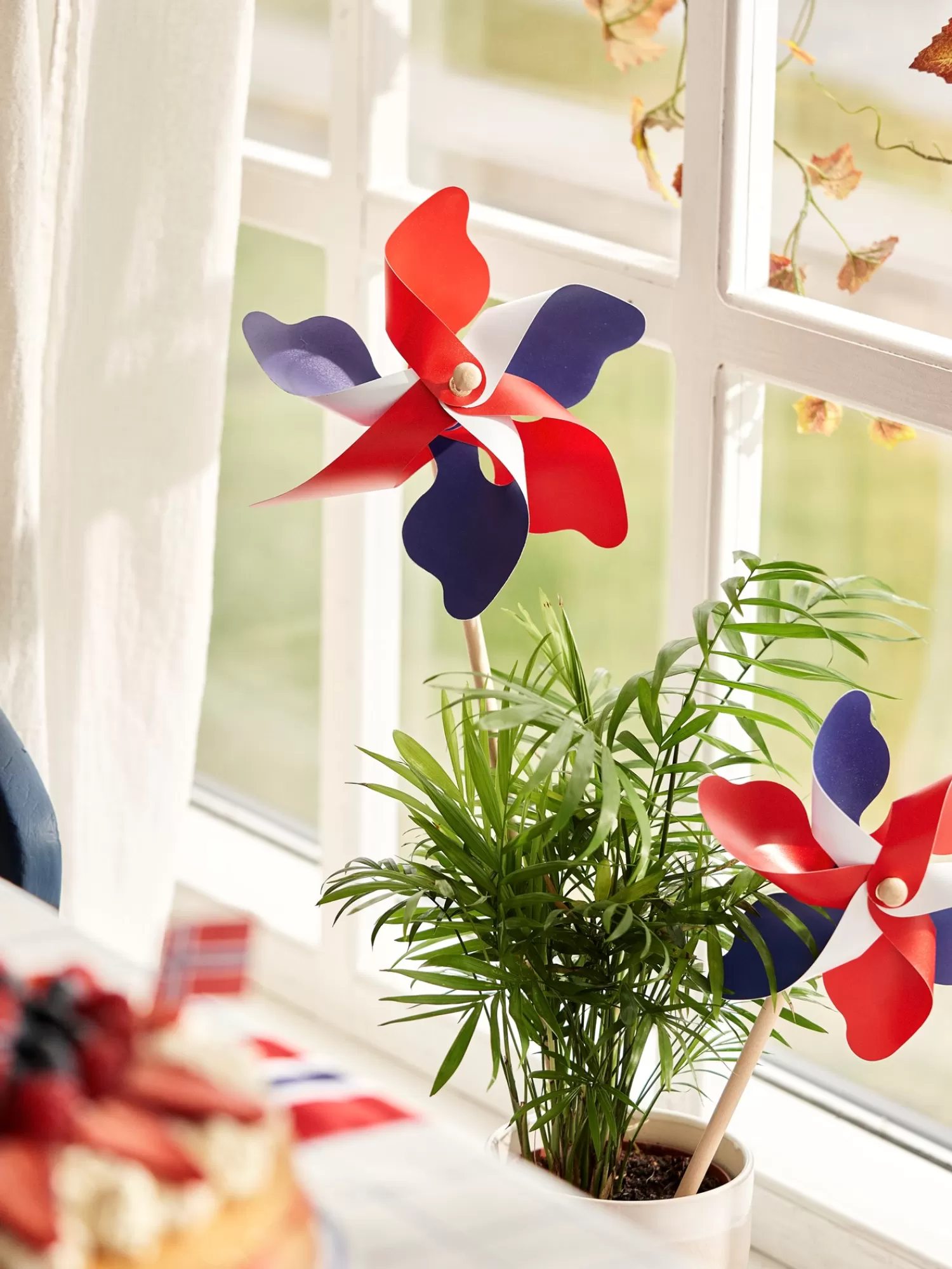 Vindmølle Med Norsk Flagg*Søstrene Grene Best